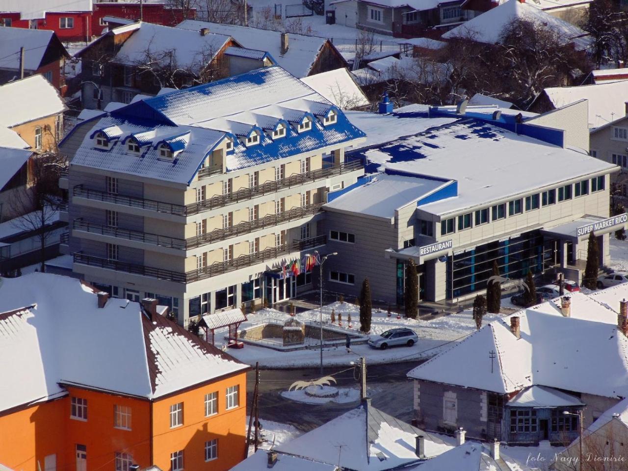 Hotel Ineul Rodna Eksteriør bilde