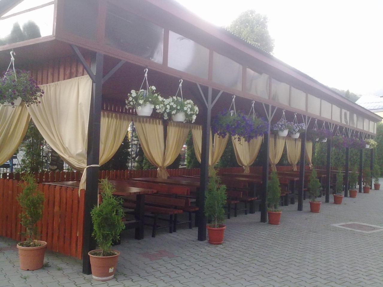 Hotel Ineul Rodna Eksteriør bilde